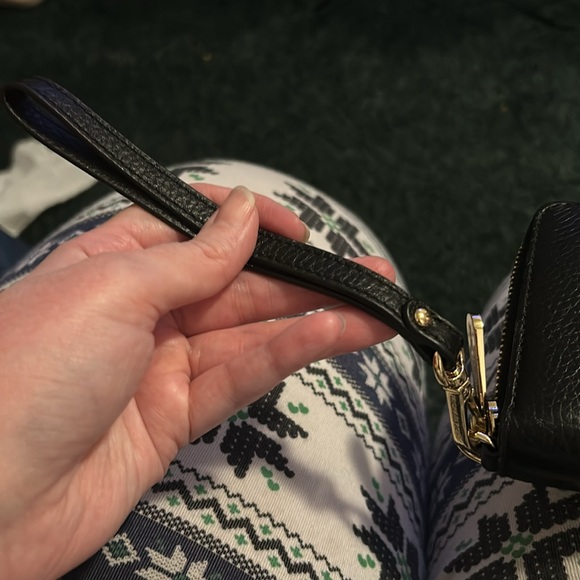 MICHAEL KORS JET SET TRAVEL LARGE BLK PEBBLED LEATHER WALLET WITH WRISTLET STRAP - Picture 3 of 11